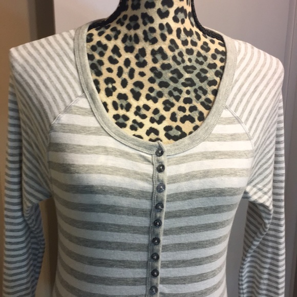 Like new Old Navy long sleeve shirt - Picture 6 of 8